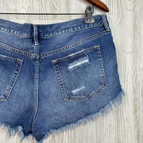 We The Free Distressed Exposed Pocket Jean Shorts with Frayed Hem Size 31 - Picture 8 of 15